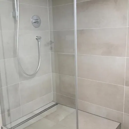 Charmante 100 Qm شقة *