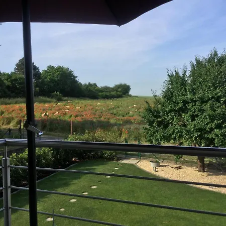 Charmante 100 Qm شقة *