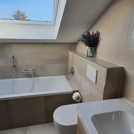 Charmante 100 Qm شقة *